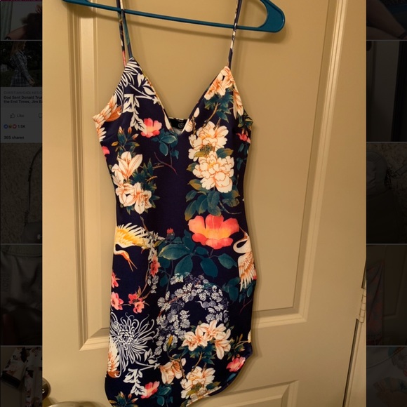 Mini floral dress ~ like new - Picture 2 of 3